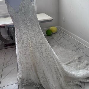 Elegant White Lace Wedding Dress